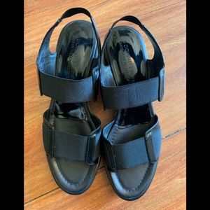 🆕❤️Donald Pliner Sandals
